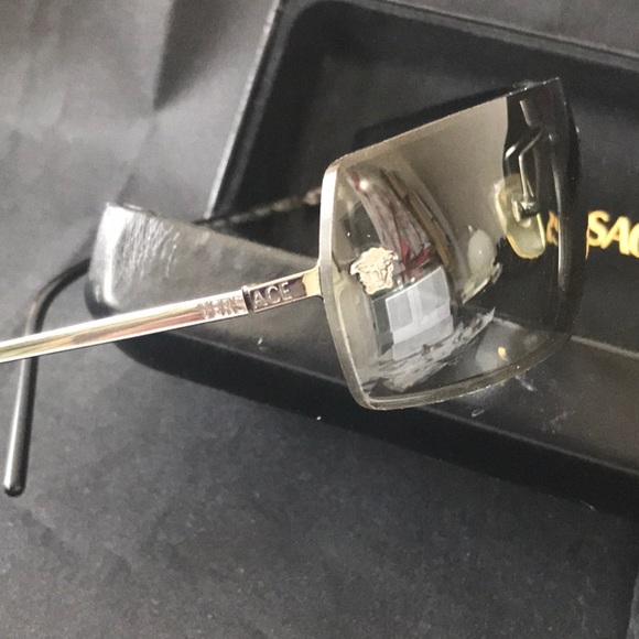 Versace sunglasses - Picture 3 of 7